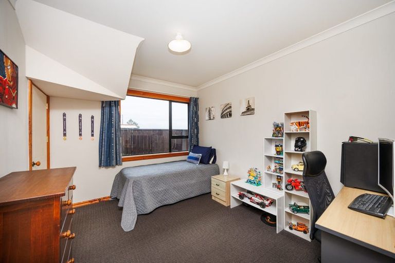 Photo of property in 7 Alpine Grove, Kelvin Grove, Palmerston North, 4414