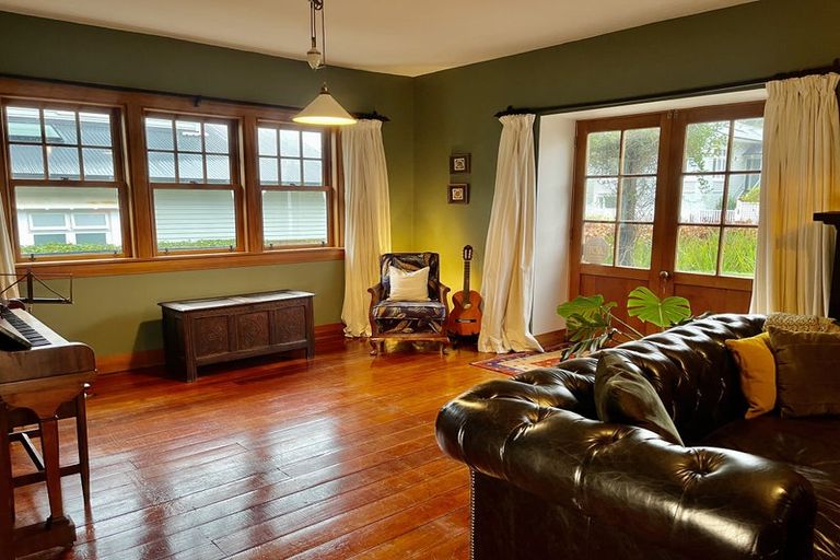 Photo of property in 58 Glen Road, Kelburn, Wellington, 6012