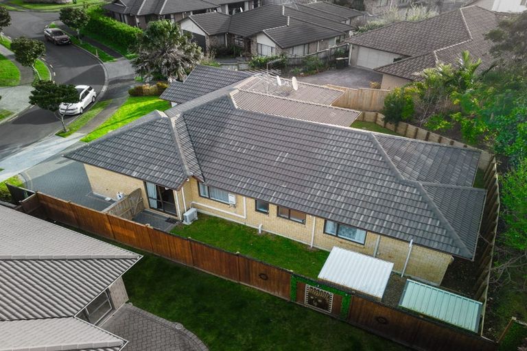 Photo of property in 11 Walter Haddrell Crescent, Flat Bush, Auckland, 2016