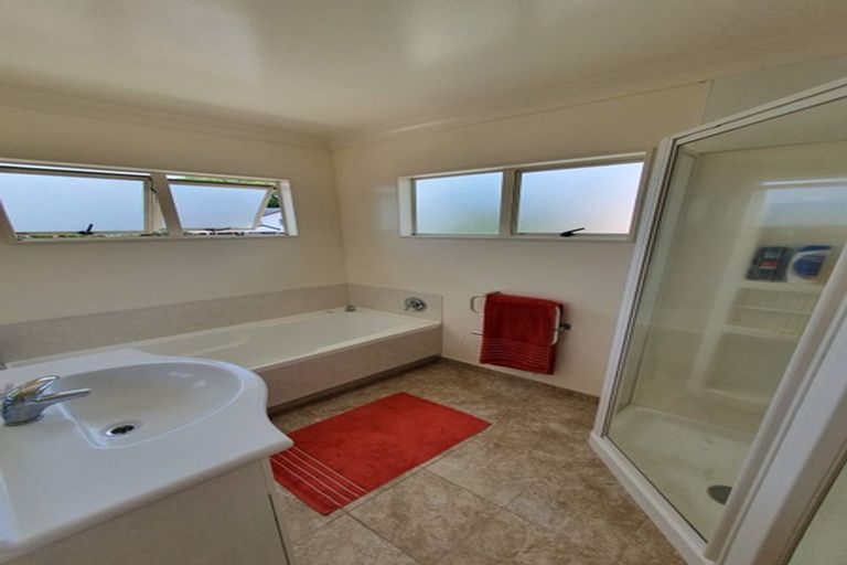 Photo of property in 47 Lagoon Way, West Harbour, Auckland, 0618