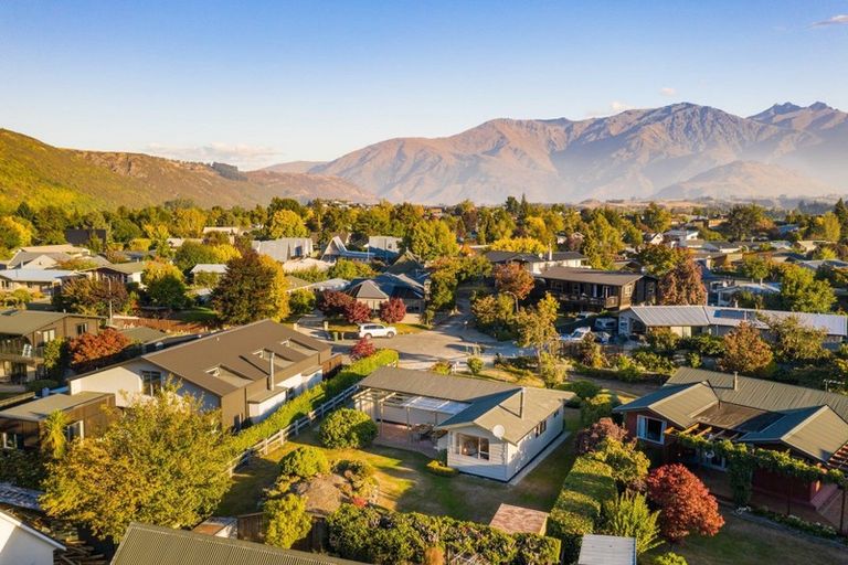 Photo of property in 11 Argyle Place, Arrowtown, 9302
