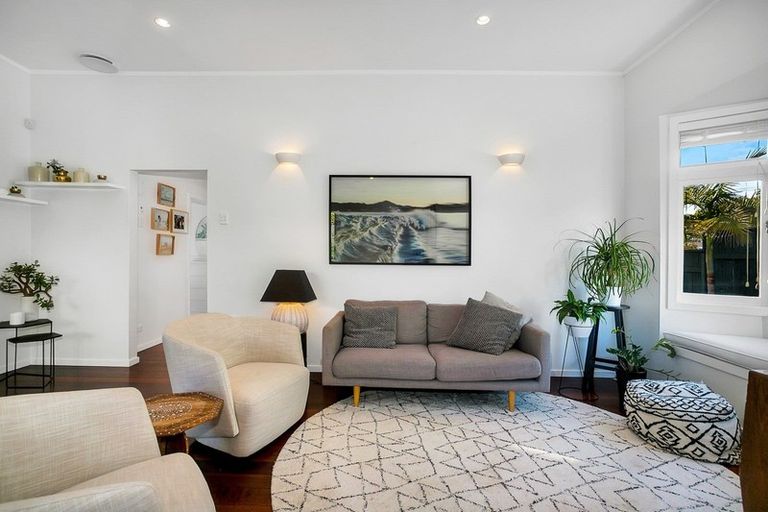 Photo of property in 22 Wright Road, Point Chevalier, Auckland, 1022