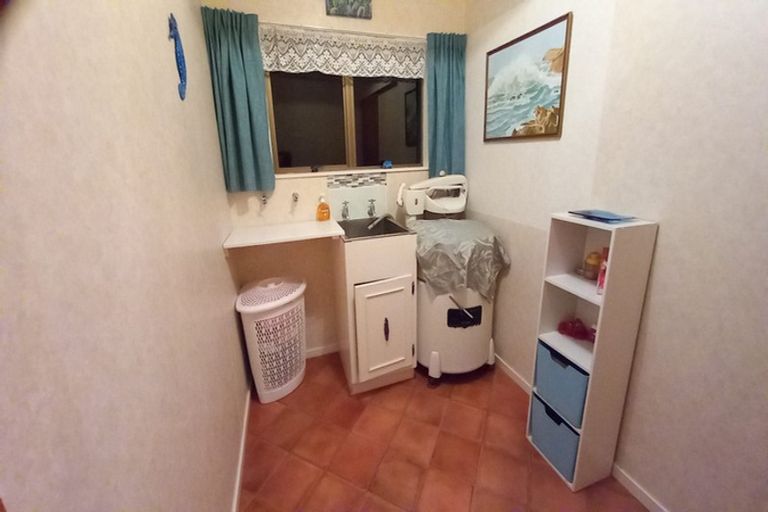 Photo of property in 6 Linda Place, Saint Johns Hill, Whanganui, 4501