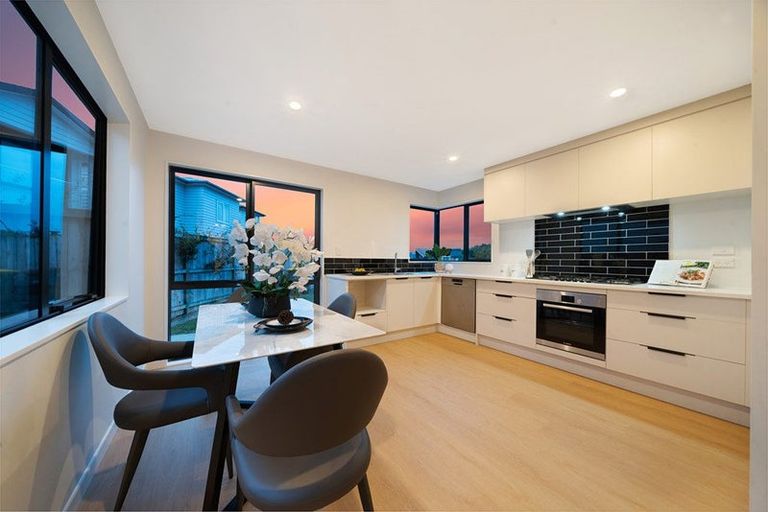Photo of property in 150 Hobsonville Road, Hobsonville, Auckland, 0618