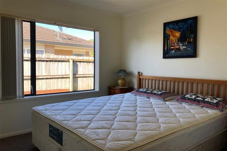 Photo of property in 15 Nier Place, East Tamaki Heights, Auckland, 2016