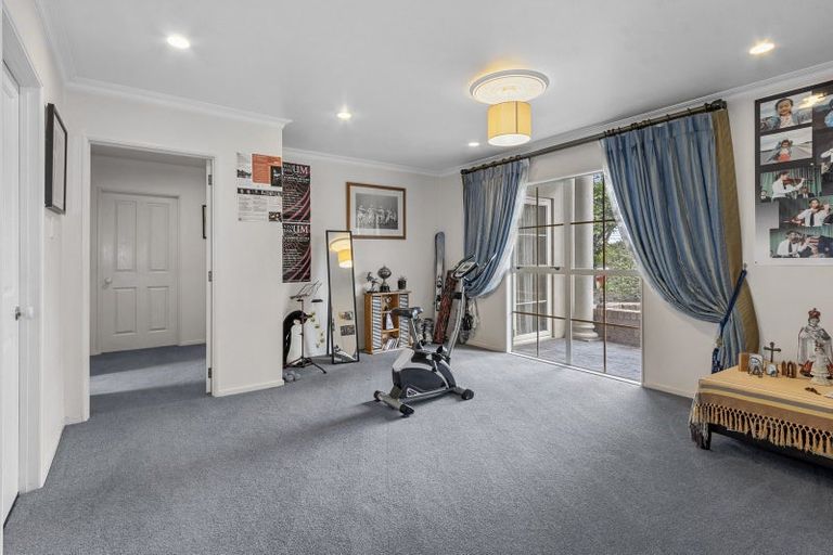 Photo of property in 25 Brockhall Lane, Avonhead, Christchurch, 8042