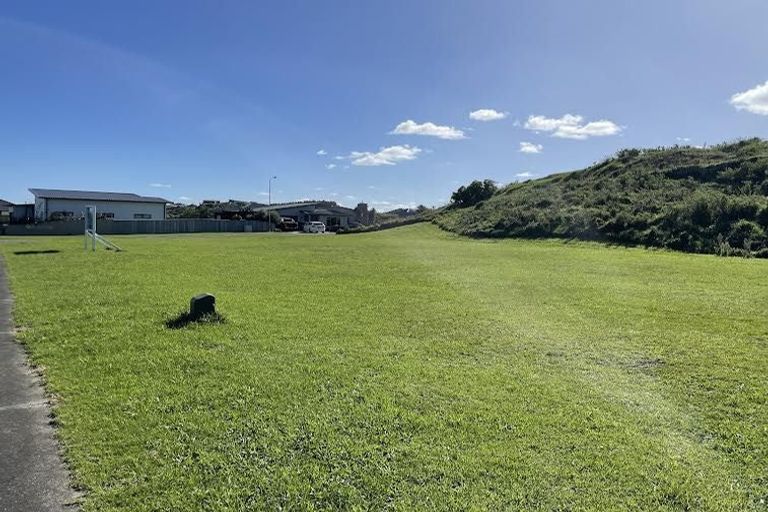 Photo of property in 16 Longbeach Drive, Castlecliff, Whanganui, 4501