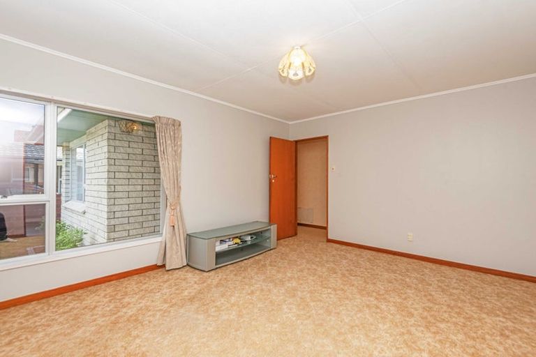 Photo of property in 38 Abraham Crescent, Milson, Palmerston North, 4414