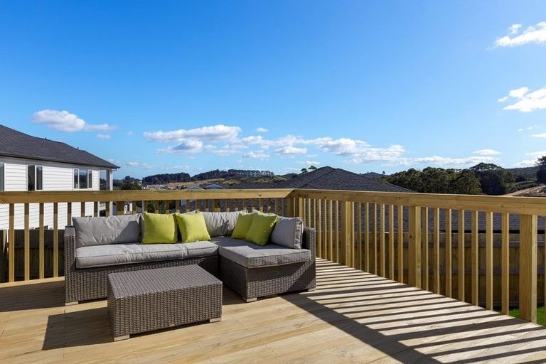Photo of property in 28 Takurua Terrace, Orewa, 0931