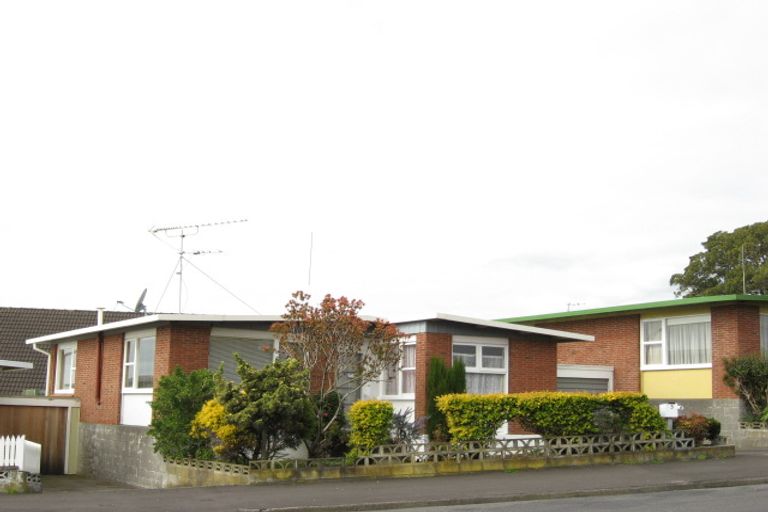 Photo of property in 1/3 Paynters Avenue, Strandon, New Plymouth, 4312