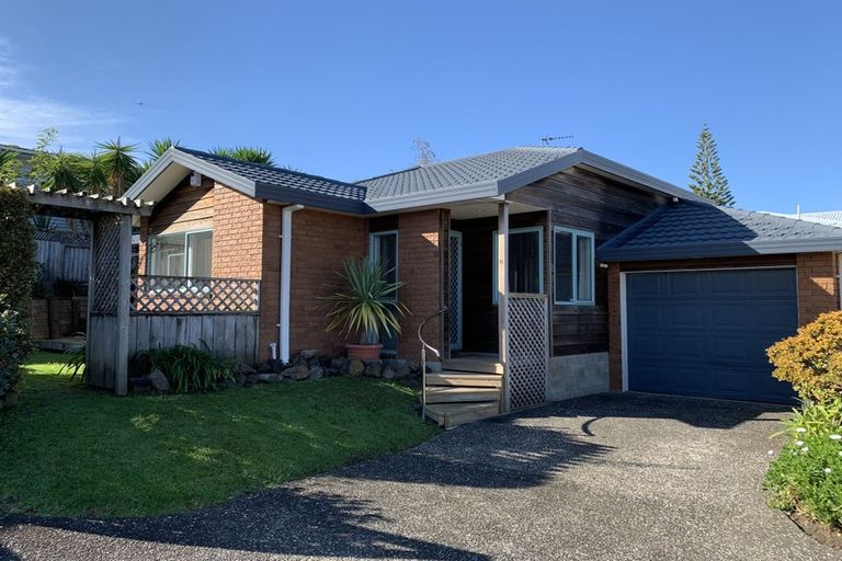 Photo of property in 16 Imelda Road, Te Atatu Peninsula, Auckland, 0610