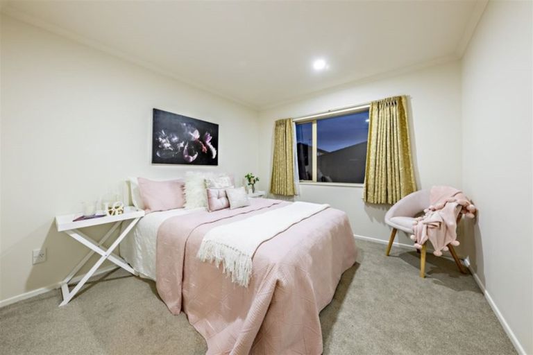 Photo of property in 2 Moravale Lane, Flat Bush, Auckland, 2016