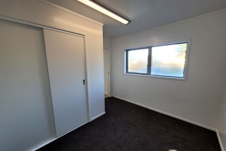 Photo of property in 5 Foyle Place, Glendene, Auckland, 0602