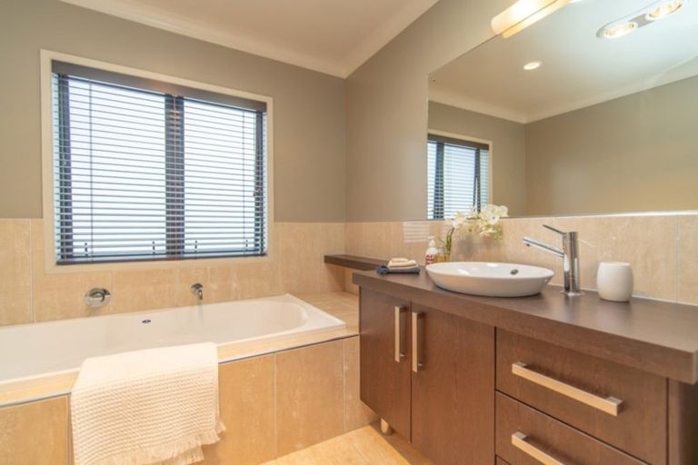 Photo of property in 18 Phoenicia Court, The Gardens, Auckland, 2105