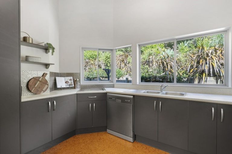 Photo of property in 42 Holcombrooke Lane, Welcome Bay, Tauranga, 3175