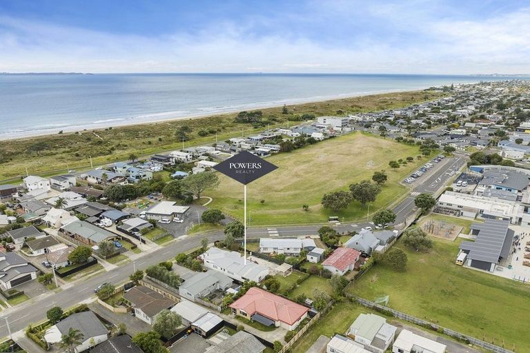 Photo of property in 302 Dickson Road, Papamoa Beach, Papamoa, 3118