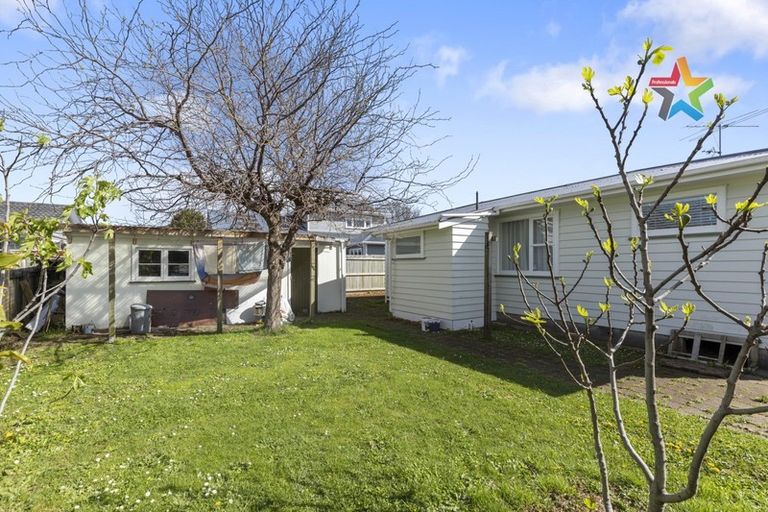 Photo of property in 35 Garden Road, Avalon, Lower Hutt, 5011