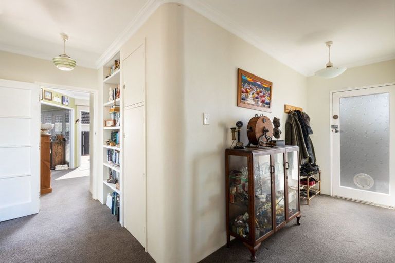 Photo of property in 126 Seaview Road, Westown, New Plymouth, 4310