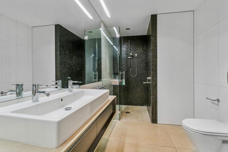 Photo of property in 23-27 Lake View Road, Takapuna, Auckland, 0622