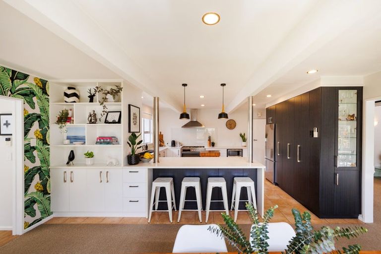 Photo of property in 15 Chilton Grove, Hokowhitu, Palmerston North, 4410