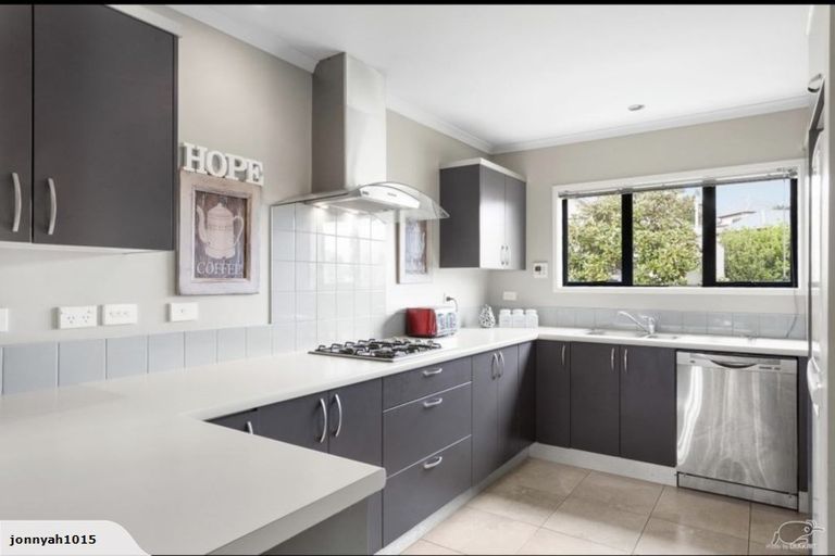 Photo of property in 7 Vicente Place, Oteha, Auckland, 0632