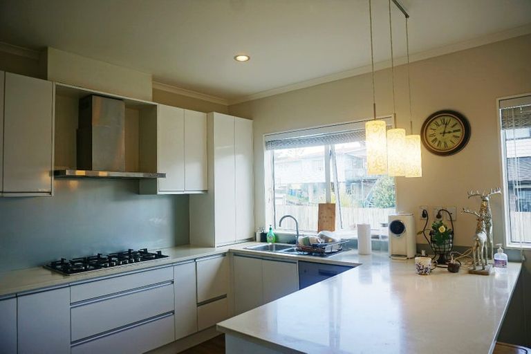 Photo of property in 27a Normanton Street, Glenfield, Auckland, 0629