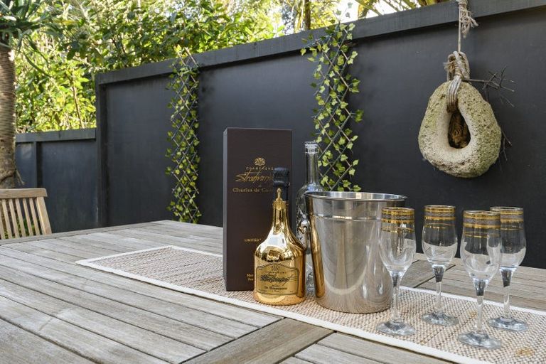 Photo of property in 30b Oceanview Road, Mount Maunganui, 3116