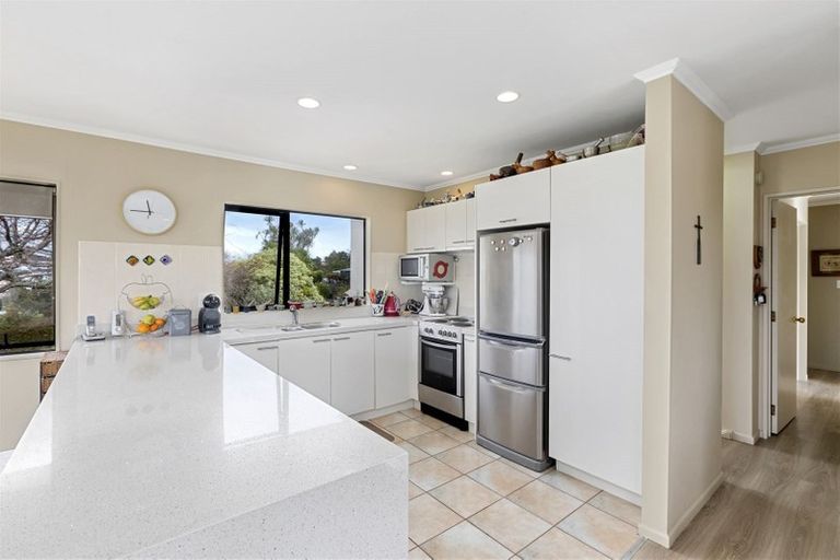 Photo of property in 2/9 Cashmere Place, Glenfield, Auckland, 0629