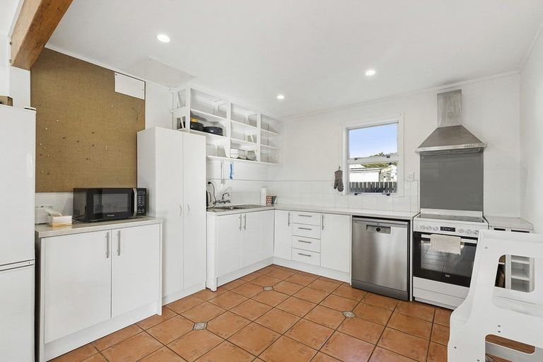 Photo of property in 2/163 Rongotai Road, Rongotai, Wellington, 6022