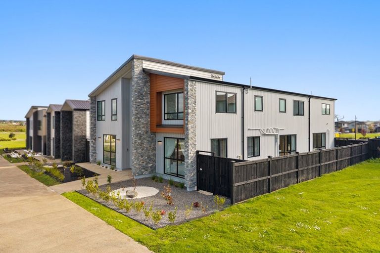 Photo of property in 35 Park Green Avenue, Rosehill, Papakura, 2113
