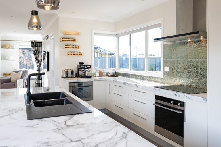 Photo of property in 14 Pukaki Place, Poraiti, Napier, 4112