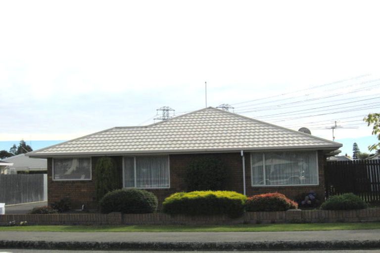 Photo of property in 1/120 Middlepark Road, Sockburn, Christchurch, 8042