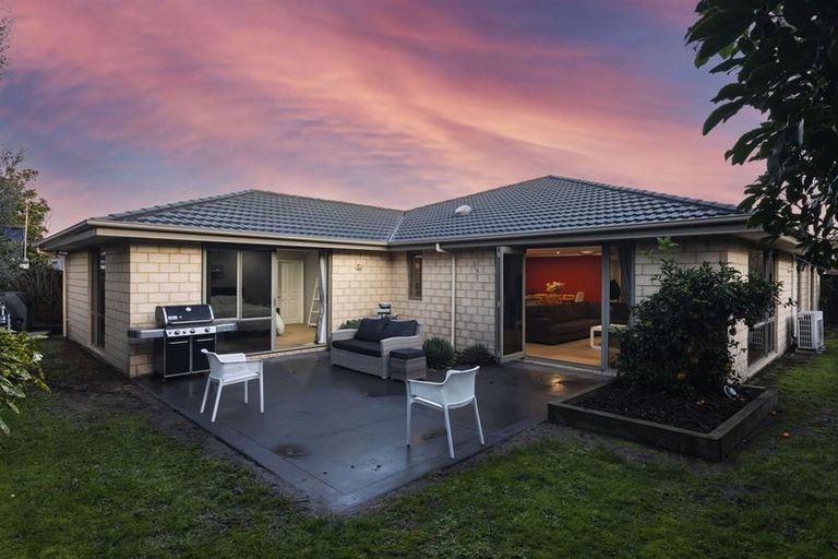 Photo of property in 12 Fuchsia Place, Halswell, Christchurch, 8025