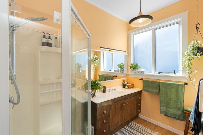 Photo of property in 136 The Parade, Paekakariki, 5034