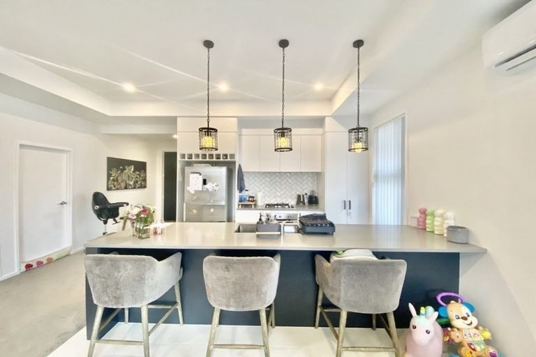 Photo of property in 71 Hayfield Way, Karaka, Papakura, 2113