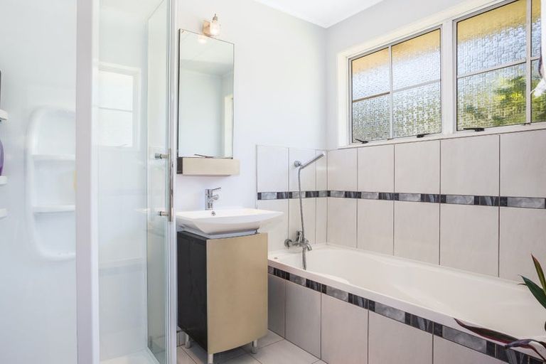 Photo of property in 7 John Witton Drive, Crofton Downs, Wellington, 6035