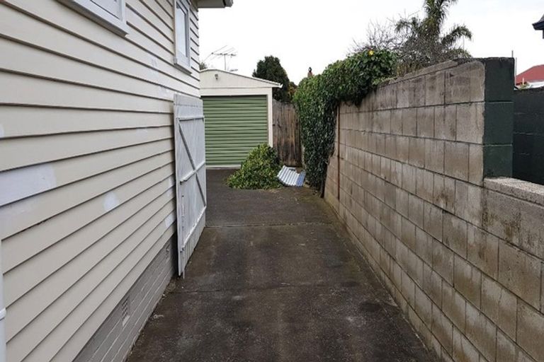Photo of property in 46 Hallberry Road, Mangere East, Auckland, 2024