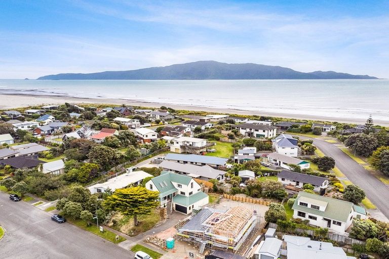 Photo of property in 189 Tutere Street, Waikanae Beach, Waikanae, 5036