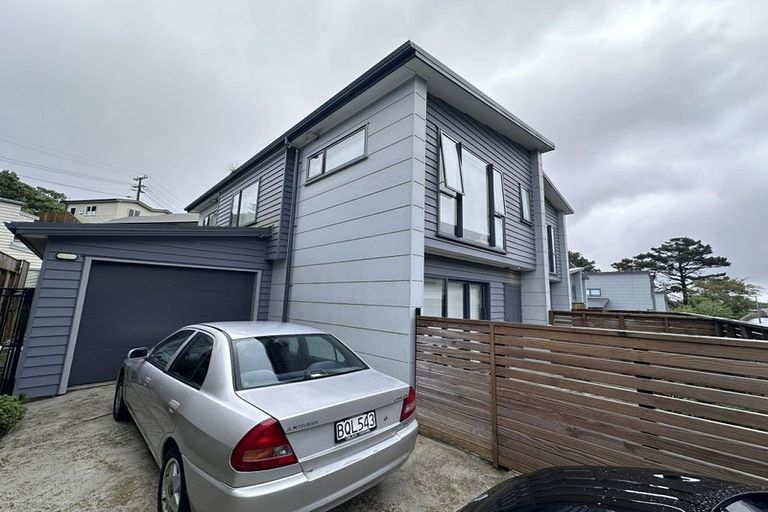 Photo of property in 27 Brindle Way, Newlands, Wellington, 6037