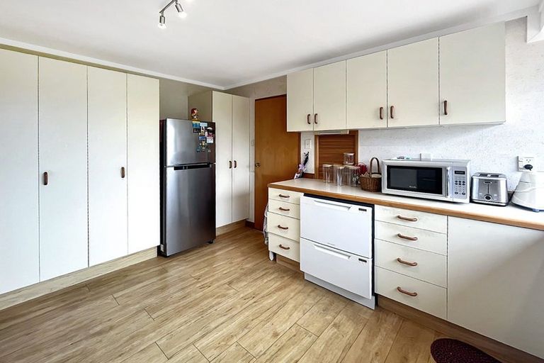 Photo of property in 111 John F Kennedy Drive, Milson, Palmerston North, 4414