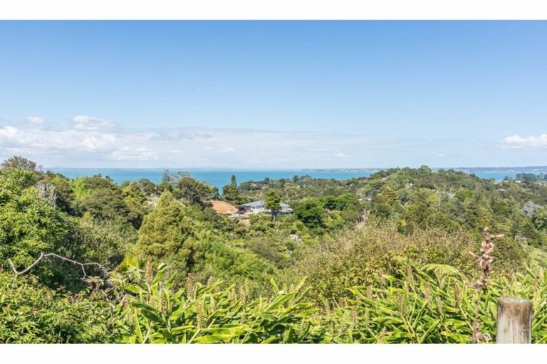 Photo of property in 8 Grendon Road, Titirangi, Auckland, 0604
