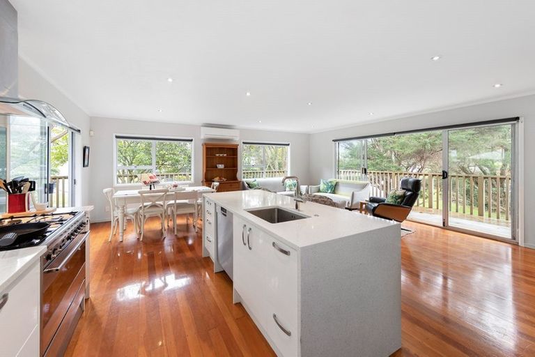 Photo of property in 26 Daffodil Street, Titirangi, Auckland, 0604