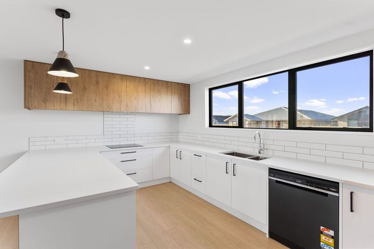 Photo of property in 39 Mehrtens Crescent, Woodend, 7691