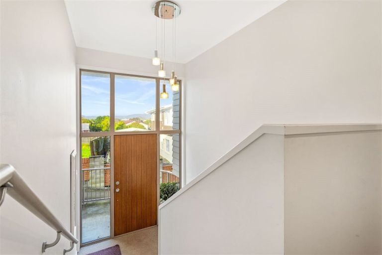 Photo of property in 27a Kirrie Avenue, Te Atatu South, Auckland, 0610