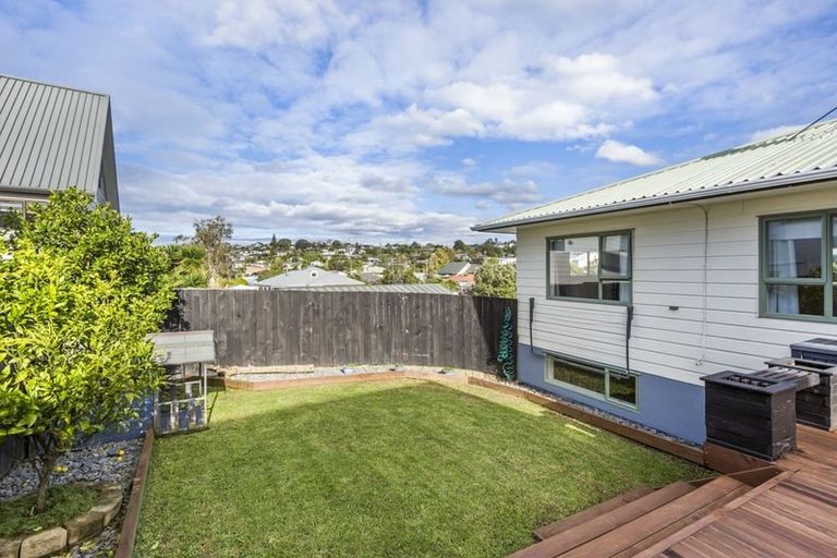 Photo of property in 2/287 Vipond Road, Stanmore Bay, Whangaparaoa, 0932