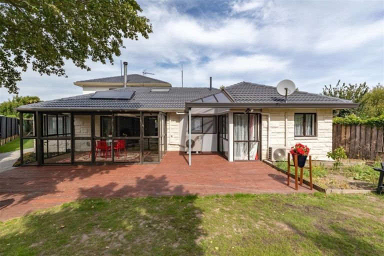 Photo of property in 77 Dunedin Street, Redwood, Christchurch, 8051