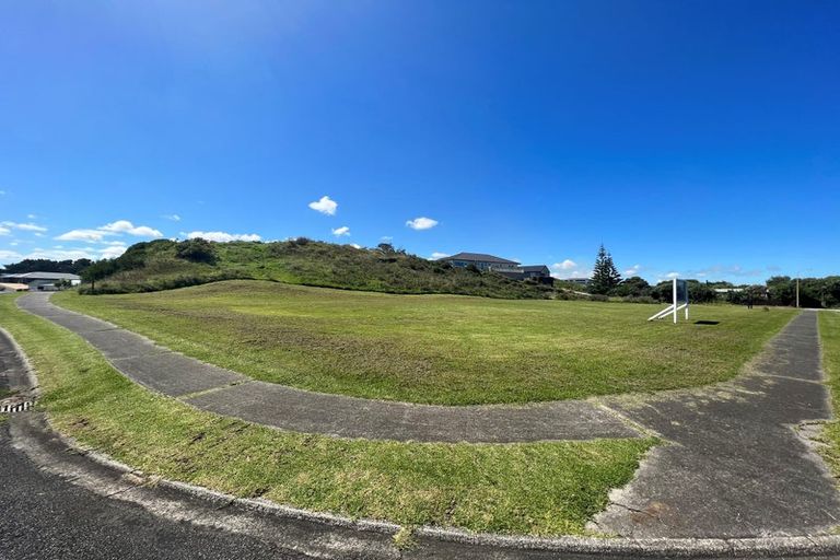 Photo of property in 16 Longbeach Drive, Castlecliff, Whanganui, 4501