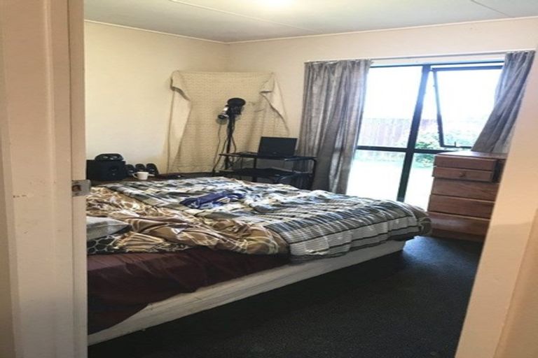 Photo of property in 2/90 Shifnal Drive, Randwick Park, Auckland, 2105