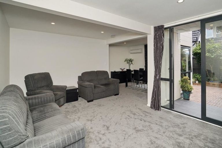 Photo of property in 76a Memorial Avenue, Ilam, Christchurch, 8053