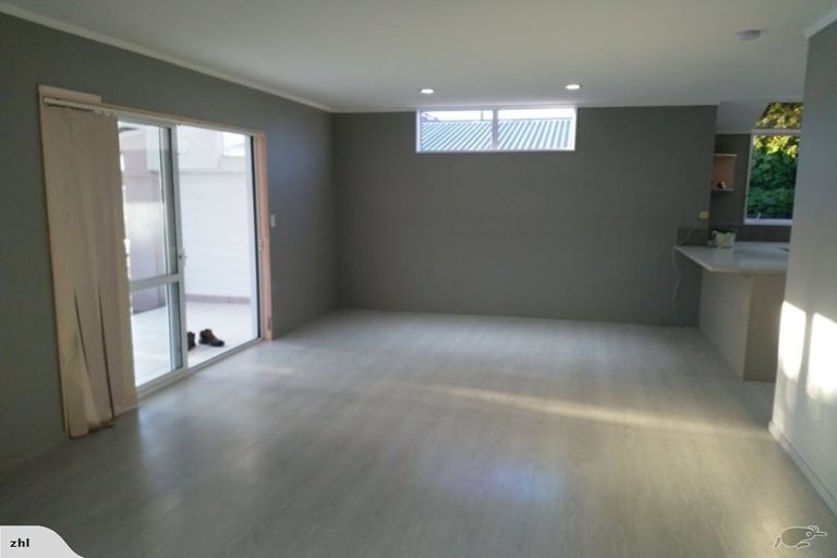 Photo of property in 2/61 Greenslade Crescent, Northcote, Auckland, 0627
